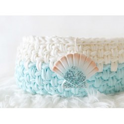 Crochet oval cotton basket in menthe and cream