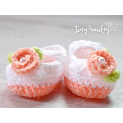 Crochet flower baby girl booties, Newborn shoes, Handmade girl booties